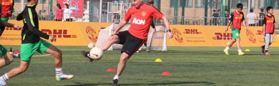  曼城举办慈善赛，阿圭罗复出携手传奇球星  