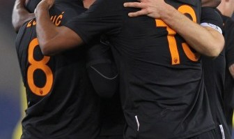  那不勒斯防线失误频出主教练遭媒体炮轰  