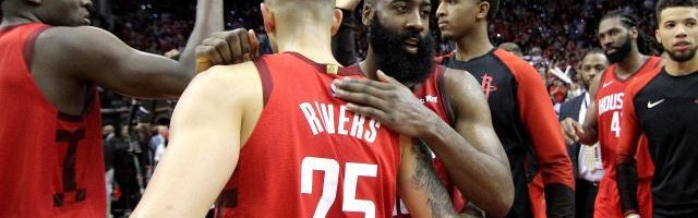  瓦兰丘纳斯30+15鹈鹕胜奇才  