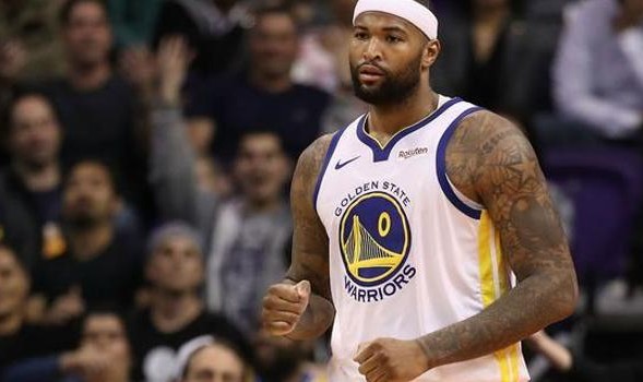  库里三分绝杀雷霆迎五连胜  