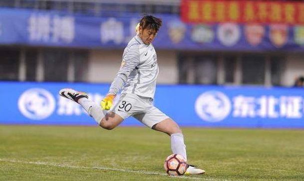  朗斯门将神扑零封强敌 获评本轮最佳球员  