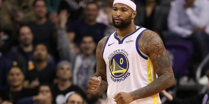  库里三分绝杀雷霆迎五连胜  