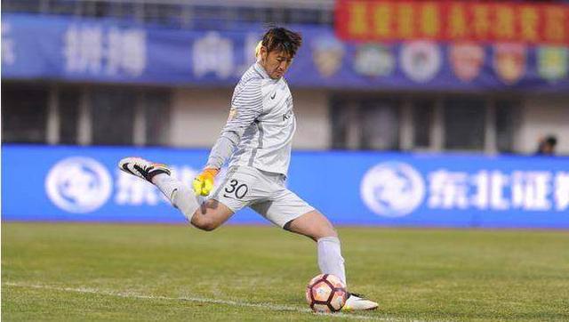  朗斯门将神扑零封强敌 获评本轮最佳球员  