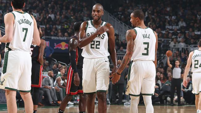  字母哥空砍准三双雄鹿连败  